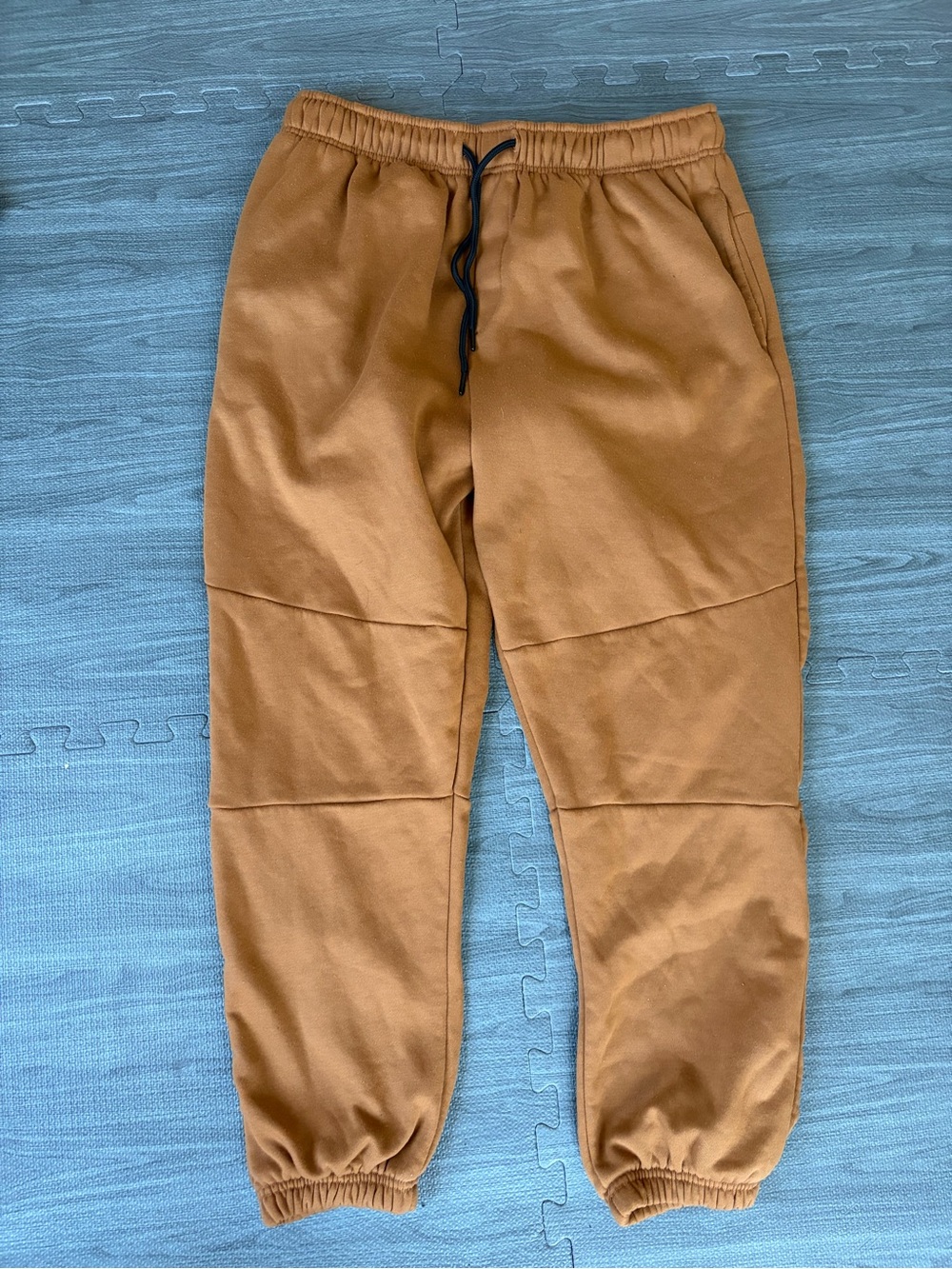 Men’s tan joggers